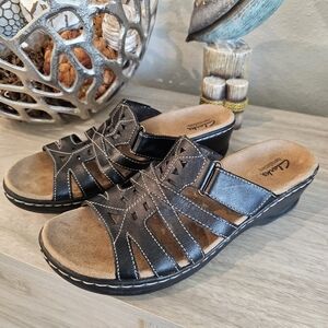 Clarks Dark Brown Womens Size 10M Strappy Padded Slip On Sandals